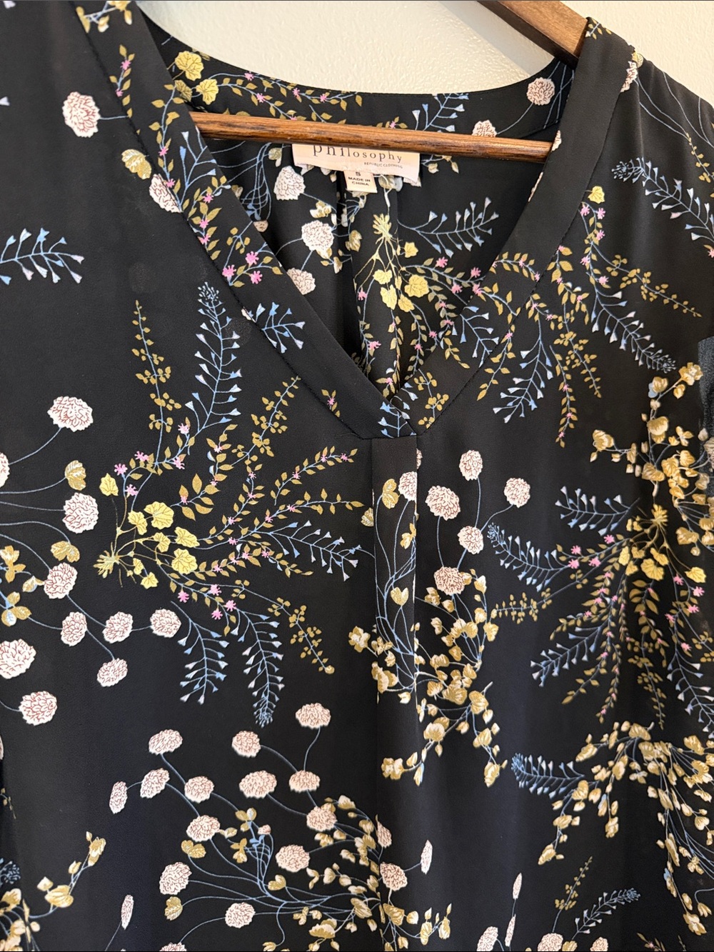 Philosophy Republic Clothing Floral Flutter Sleeve Blouse Black Size Small - Picture 5 of 8